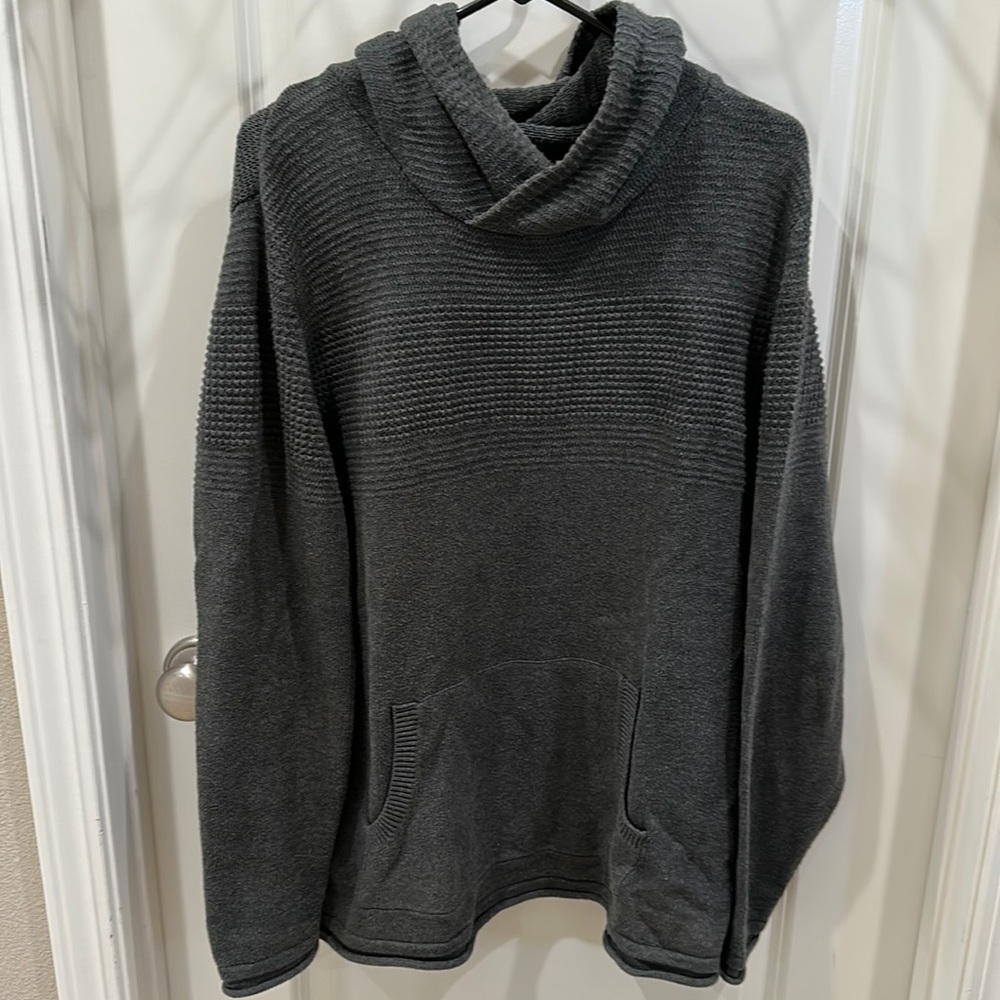 Men’s American rag gray sweater, size extra large